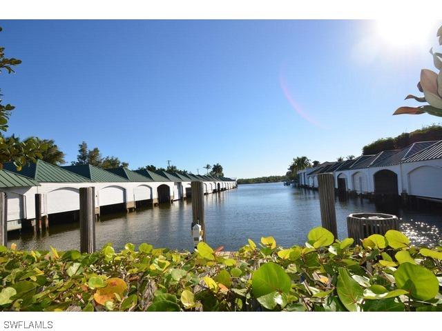 48 Cove Ln., Naples, FL 34102