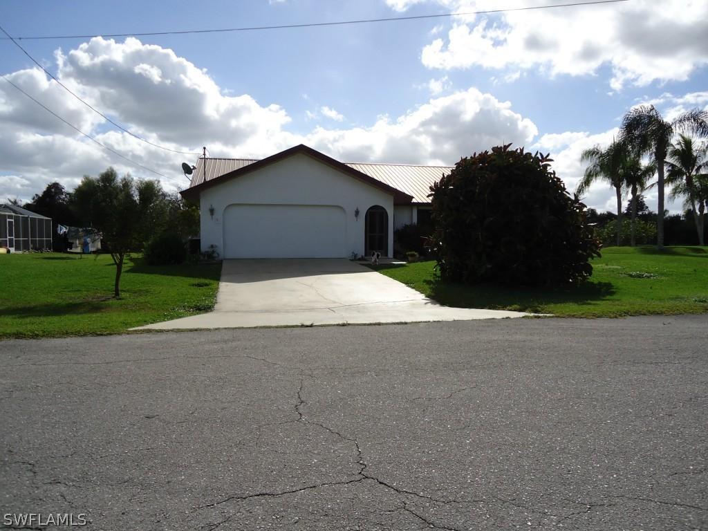 2521 Lakeview Dr., Lehigh Acres, FL 33936