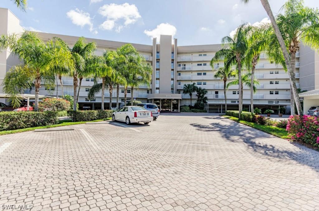 300 Park Shore Dr. #2D, Naples, FL 34103