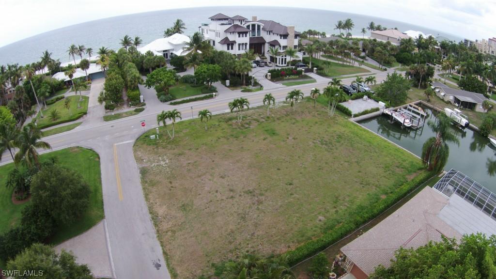 10080 Gulf Shore Dr., Naples, FL 34108