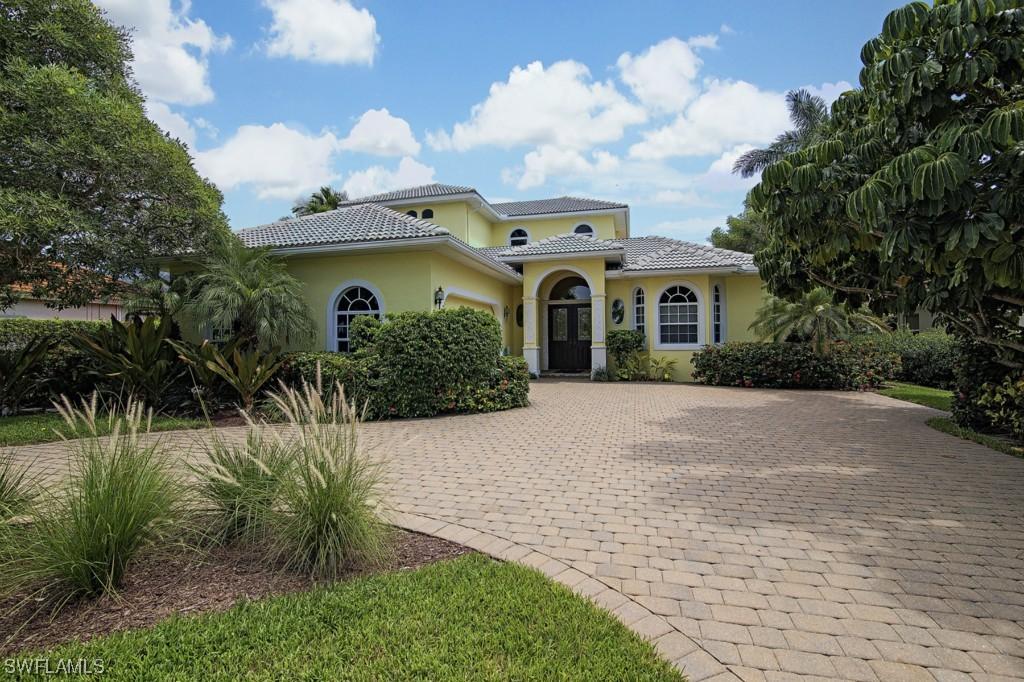 586 S Golf Dr., Naples, FL 34102