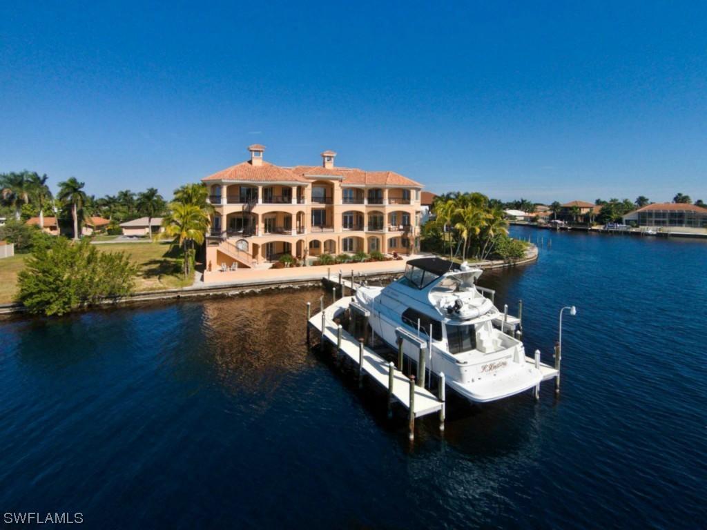 358 Bayshore Dr., Cape Coral, FL 33904