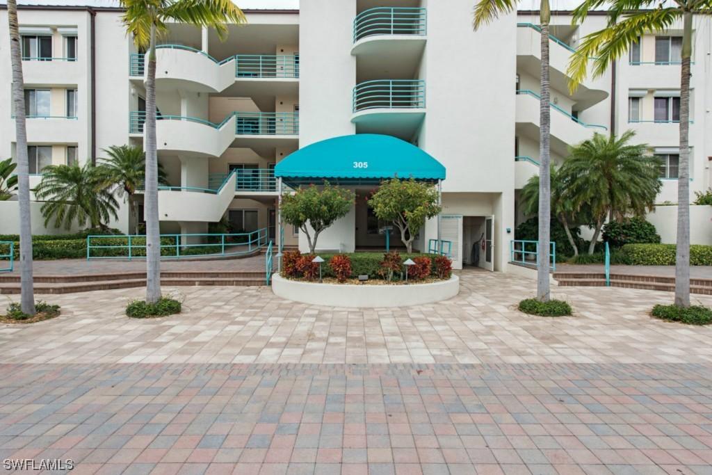 305 Park Shore Dr. #210, Naples, FL 34103