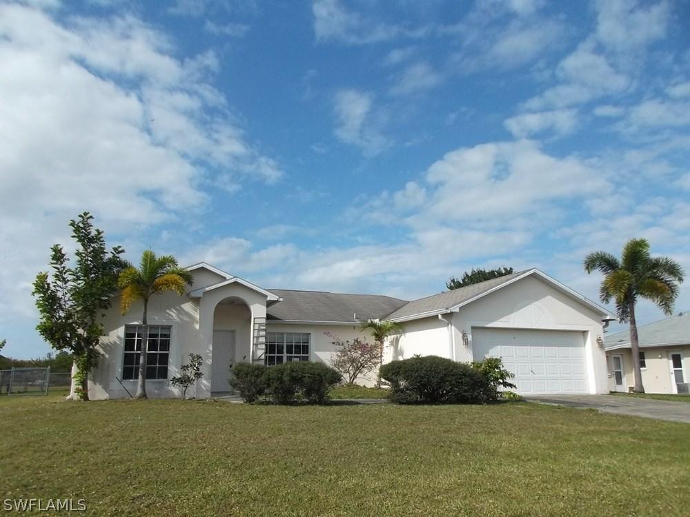 1527 Crestwood Cir., Lehigh Acres, FL 33936