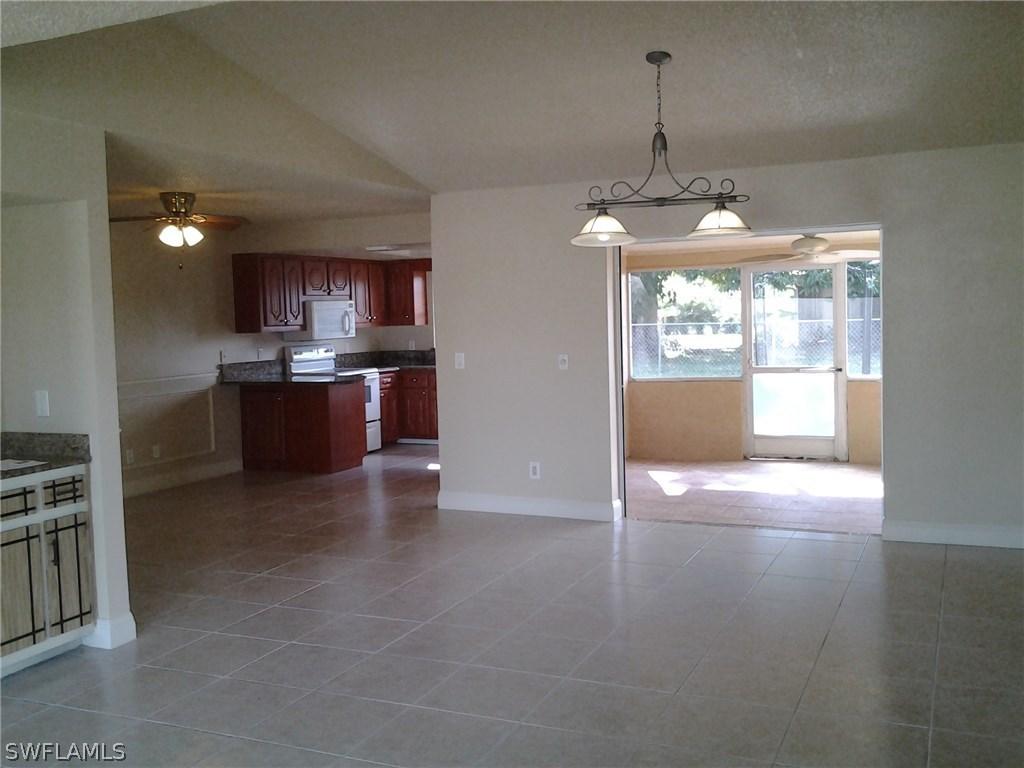 2024 Viscaya Pkwy., Cape Coral, FL 33990