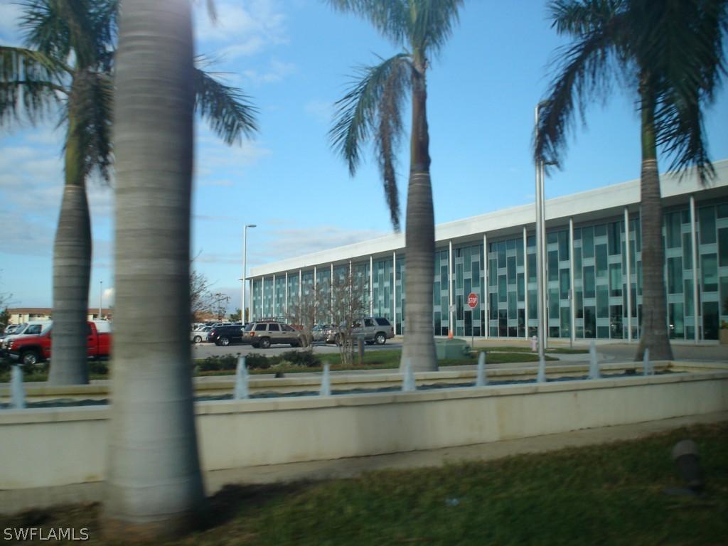 427 SW 2nd Ter., Cape Coral, FL 33991