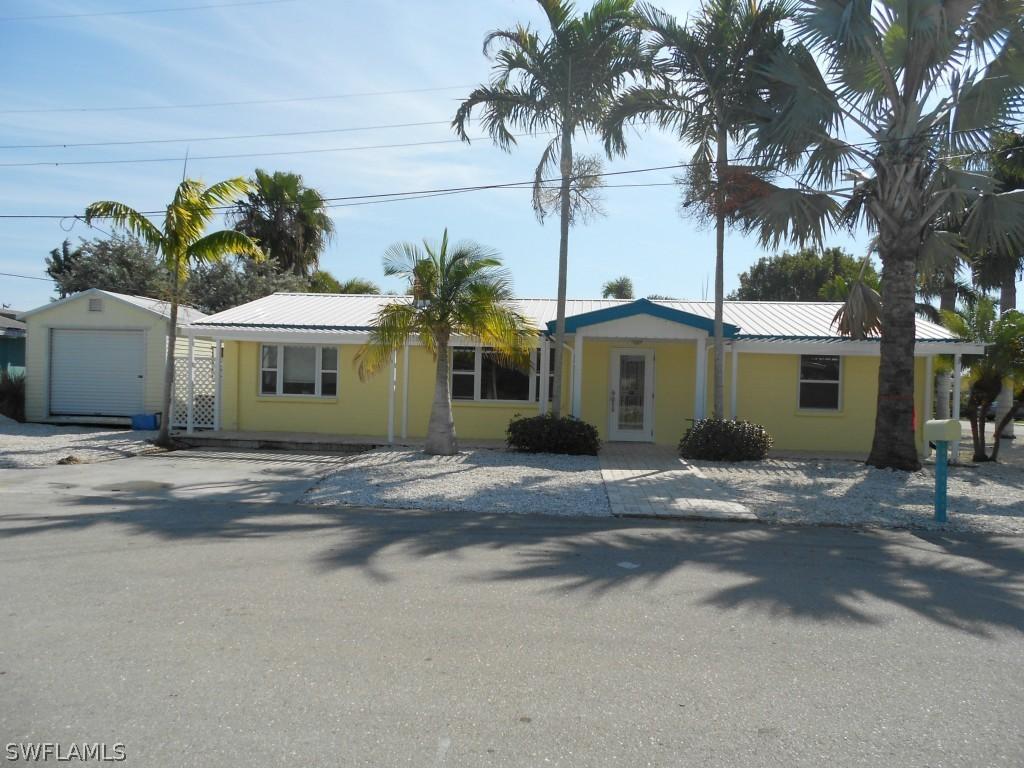 2631 Bayshore Dr., Matlacha, FL 33993
