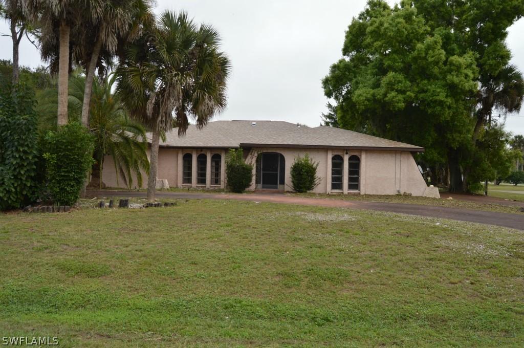 110 Greenwood Ave., Lehigh Acres, FL 33936