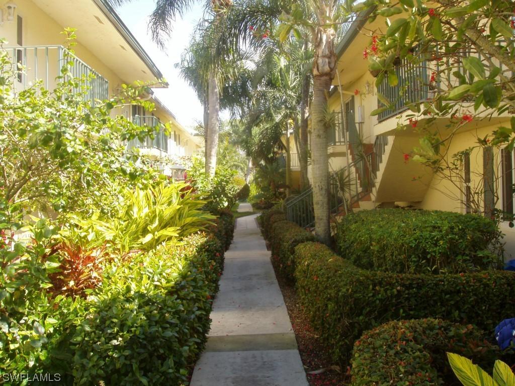 202 Peppermint Ln. #4, Naples, FL 34112