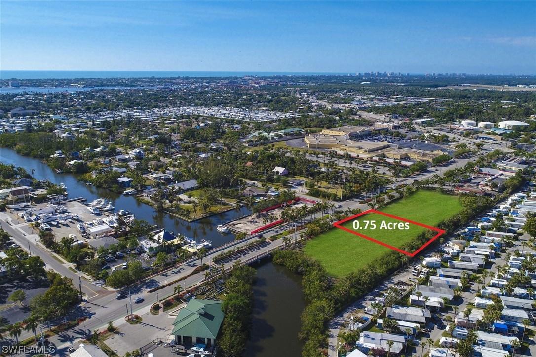 2924 Bayshore Dr., Naples, FL 34112