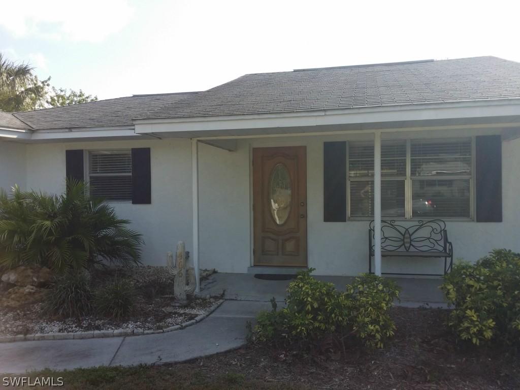 406 Cactus Cir., Lehigh Acres, FL 33936