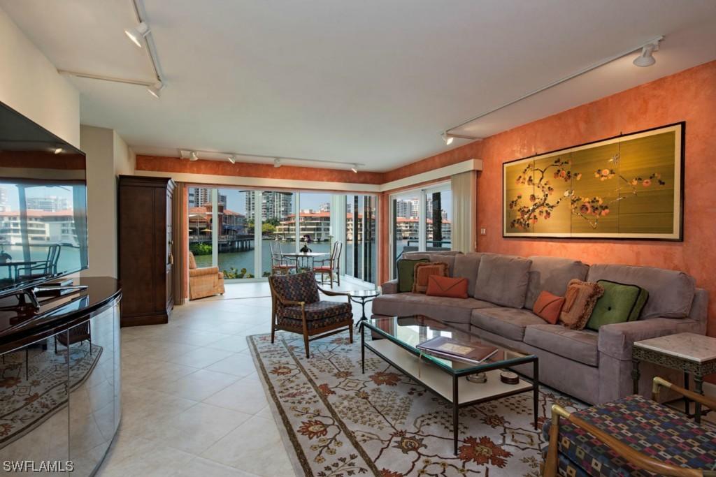 205 Park Shore Dr. #412, Naples, FL 34103