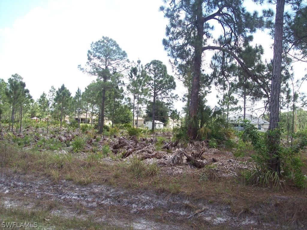 808 Dixie Ave., Lehigh Acres, FL 33972