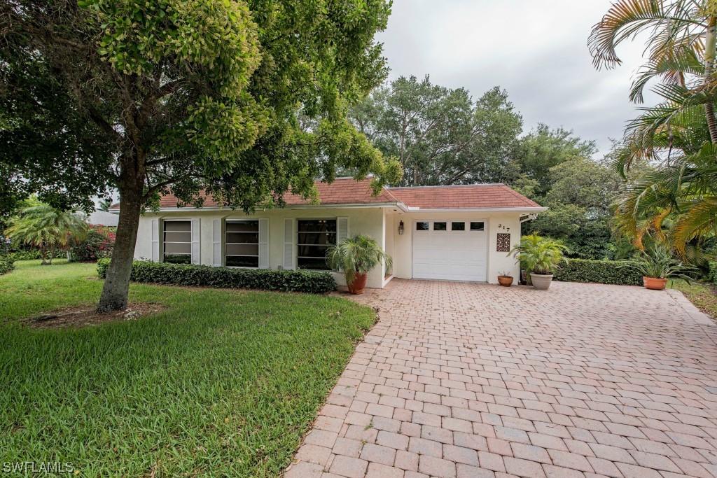217 Yorkshire Ct., Naples, FL 34112