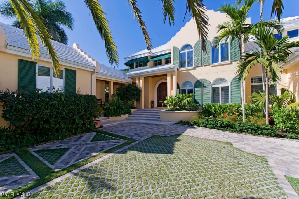2600 Lantern Ln., Naples, FL