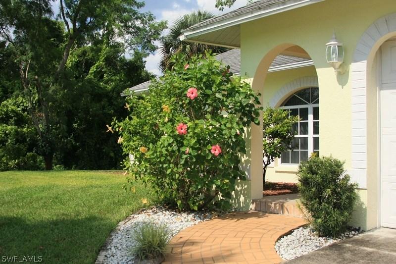 420 Glendale Ave., Lehigh Acres, FL 33936