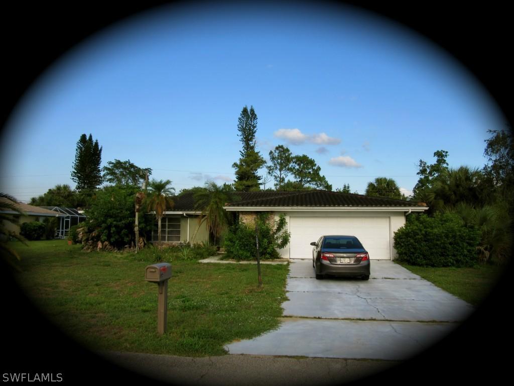 178 Bermont Ave., Lehigh Acres, FL 33936