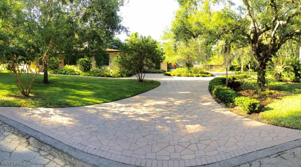 1226 Melaleuca Ln., Fort Myers, FL 33901