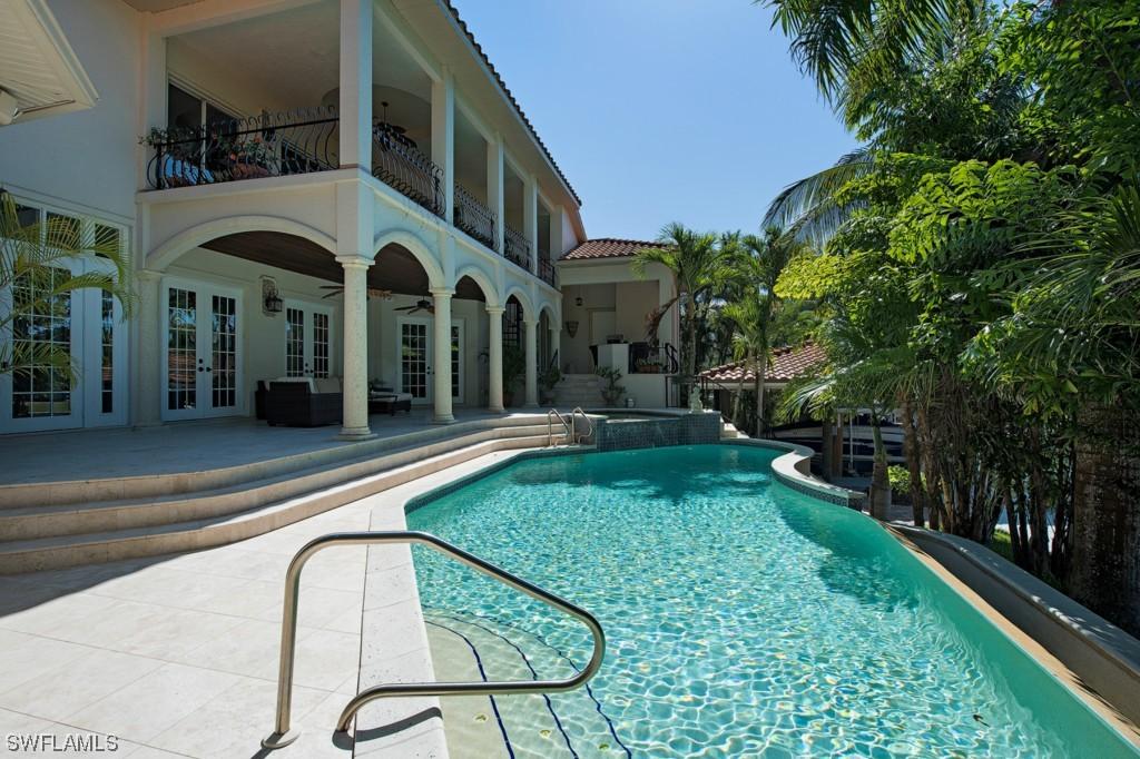 656 16th Ave., Naples, FL 34102