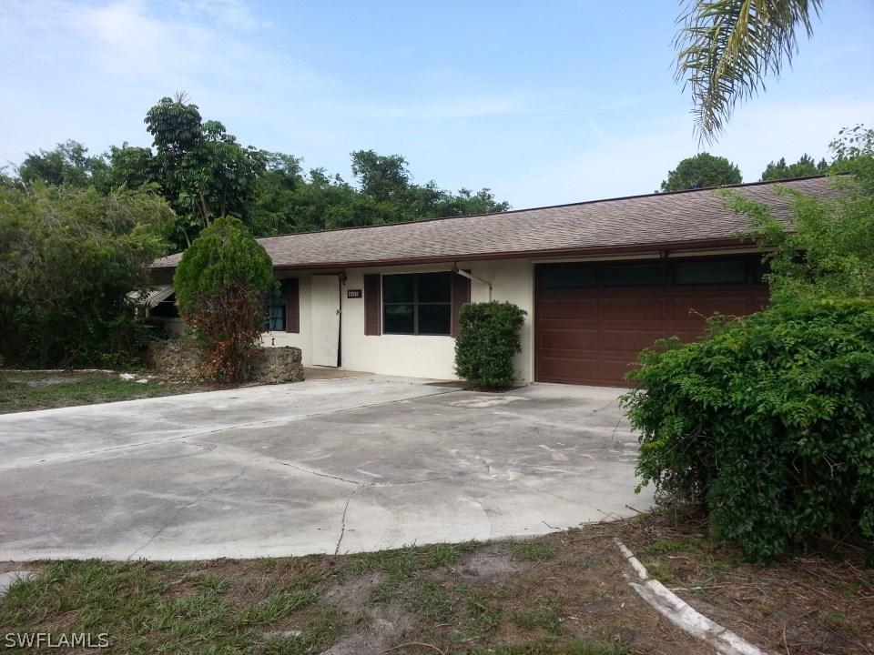 609 Leo Ave., Lehigh Acres, FL 33971