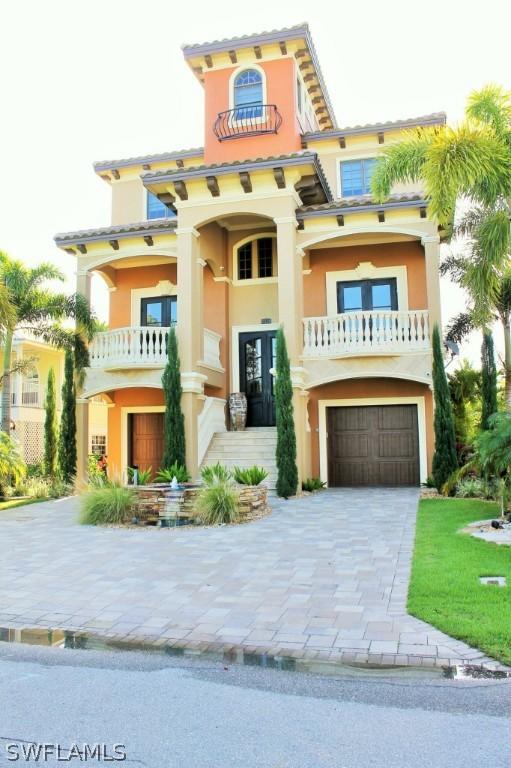 425 Palermo Cir., Fort Myers Beach, FL 33931