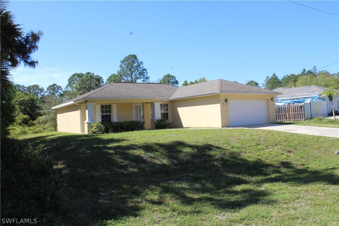 916 Avery St., Lehigh Acres, FL 33974