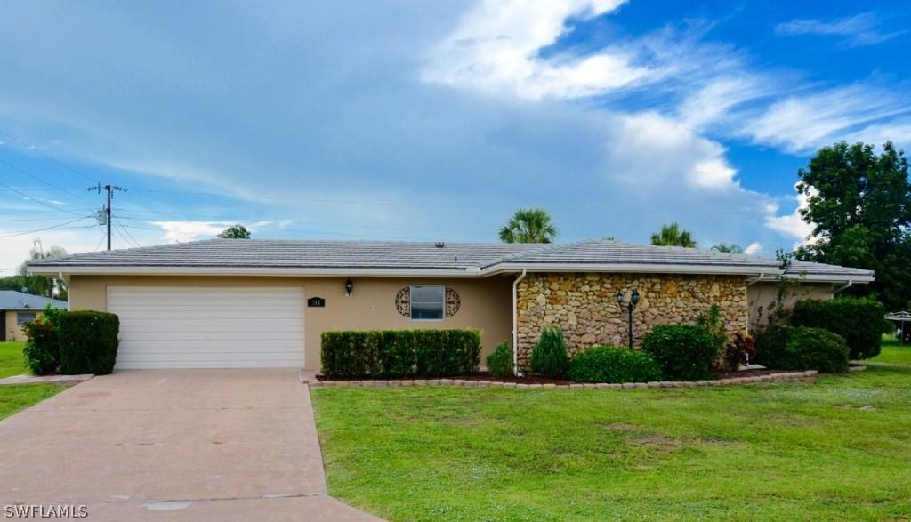 313 Hollywood St., Lehigh Acres, FL 33936