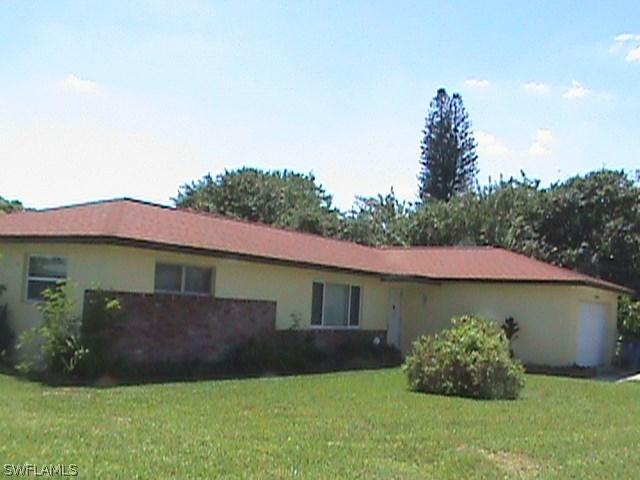 700 Willow Dr., Lehigh Acres, FL 33936