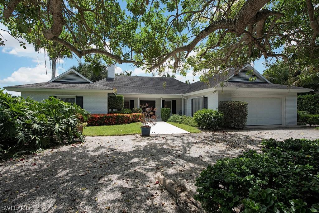 1365 Spyglass Ln., Naples, FL 34102