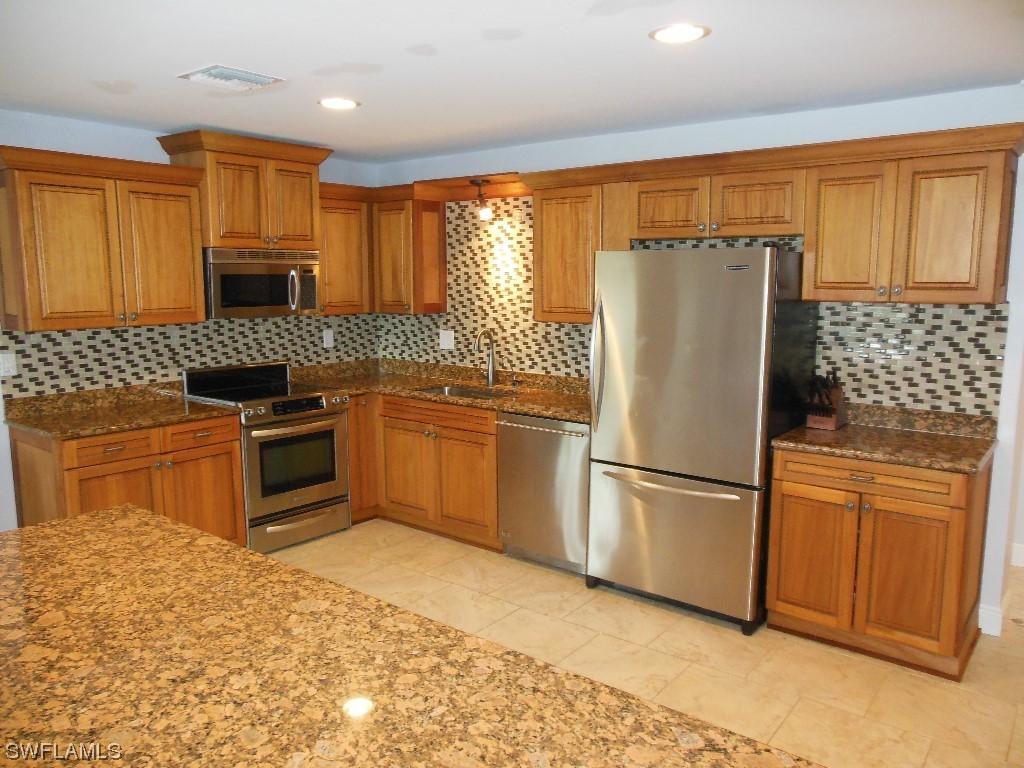 2520 8th Ave., Naples, FL 34120