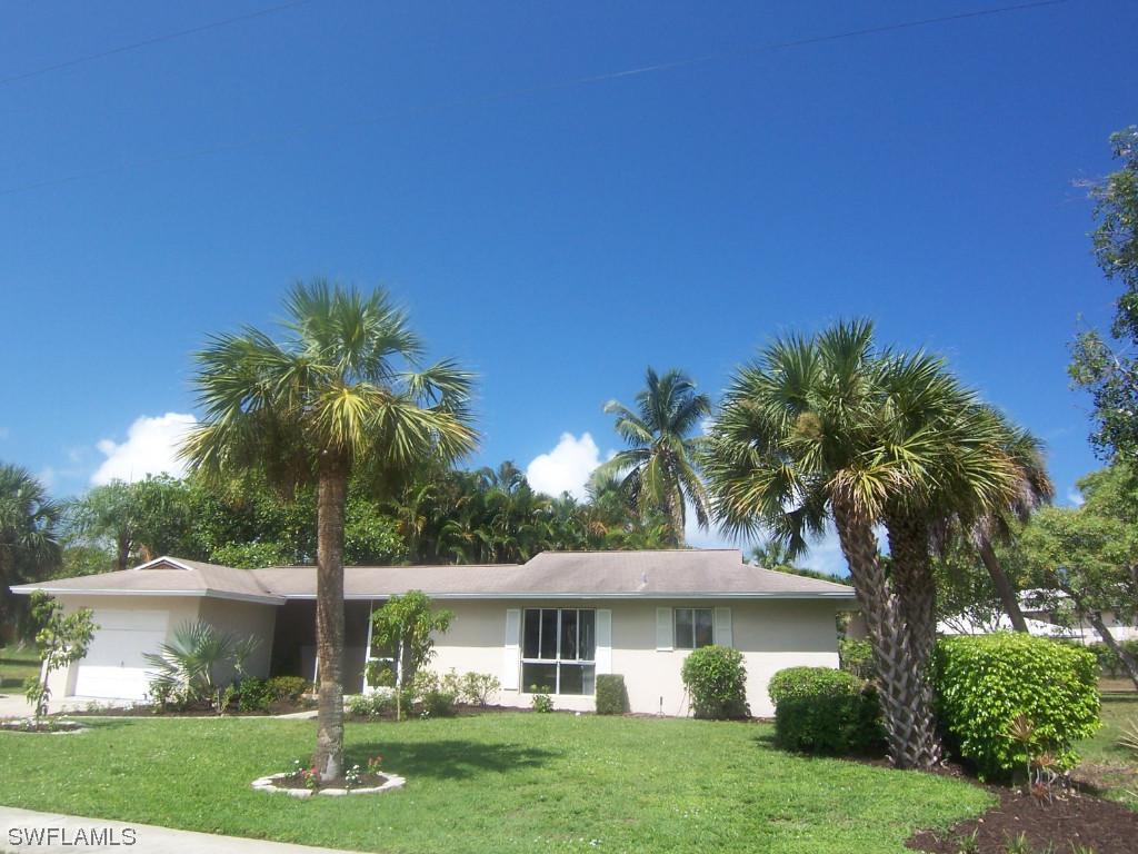 130 Greenbrier St., Marco Island, FL 34145