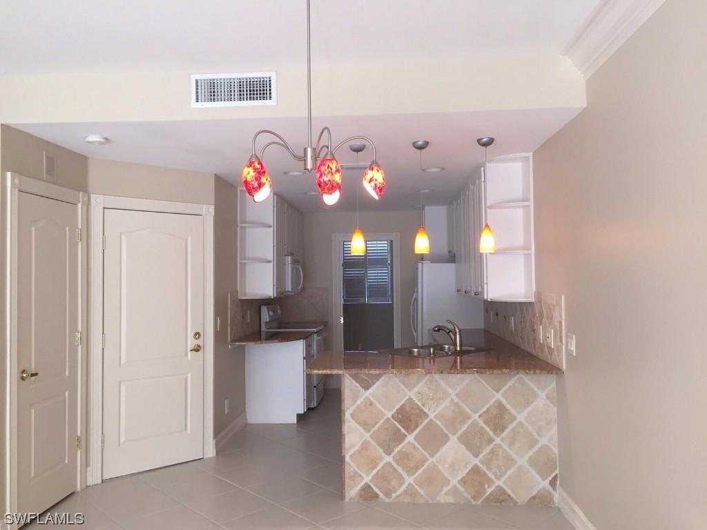 5585 Cove Cir. #70, Naples, FL 34119