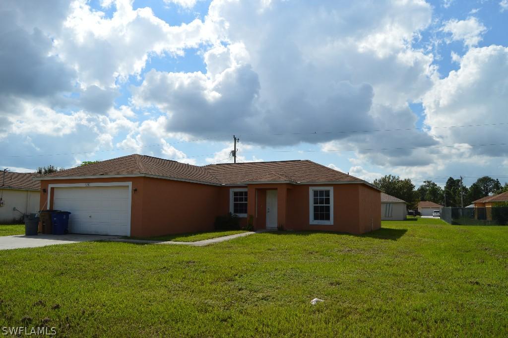 528 Thomas Sherwin Ave., Lehigh Acres, FL 33974