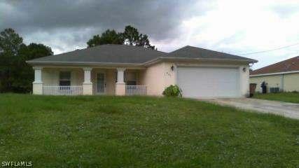 905 Hillcrest Ave., Lehigh Acres, FL 33974
