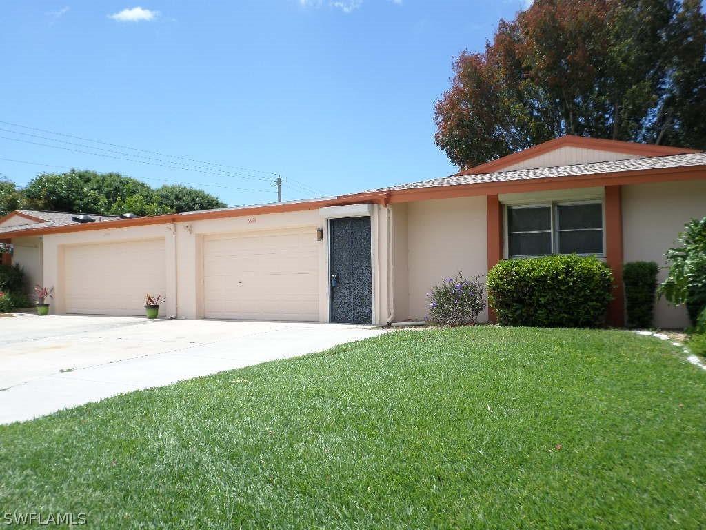 5594 Pendlewood Ln., Fort Myers, FL 33919