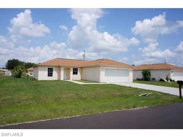 532 Thomas Sherwin Ave., Lehigh Acres, FL 33974