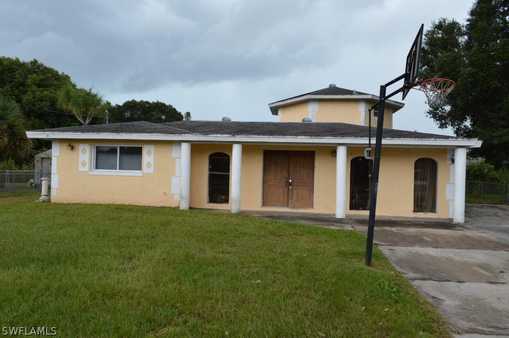 1563 Lockwood Dr., Fort Myers, FL 33916