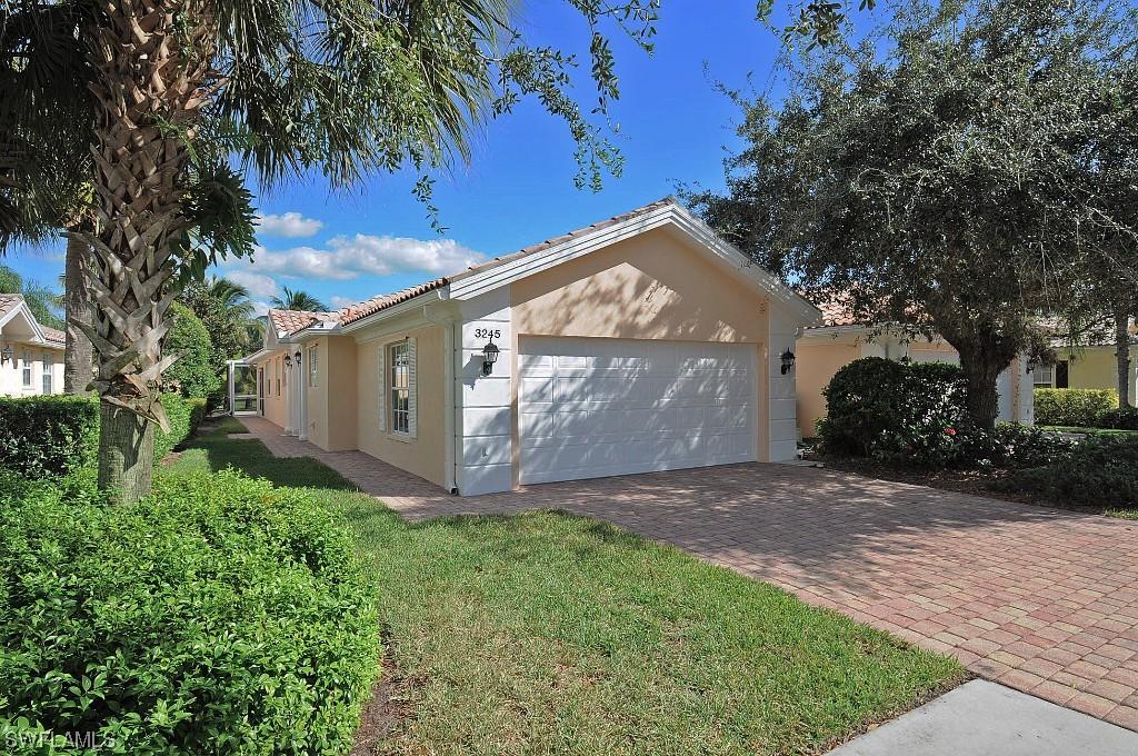 3245 Barbados Ln., Naples, FL 34119