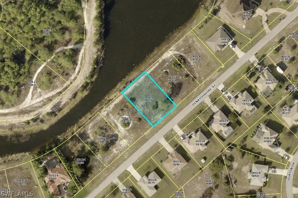 525 Denbigshire St., Lehigh Acres, FL 33974