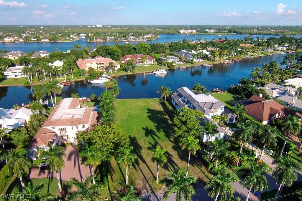 999 Spyglass Ln., Naples, FL 34102