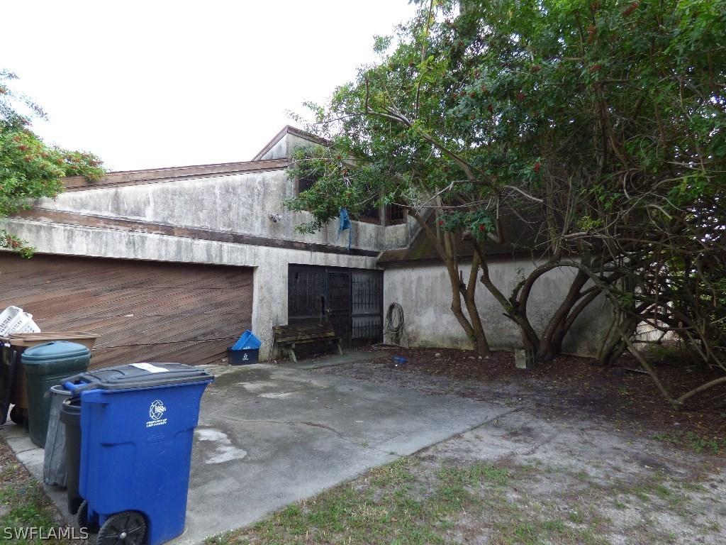 618 Monroe Ave., Lehigh Acres, FL 33972