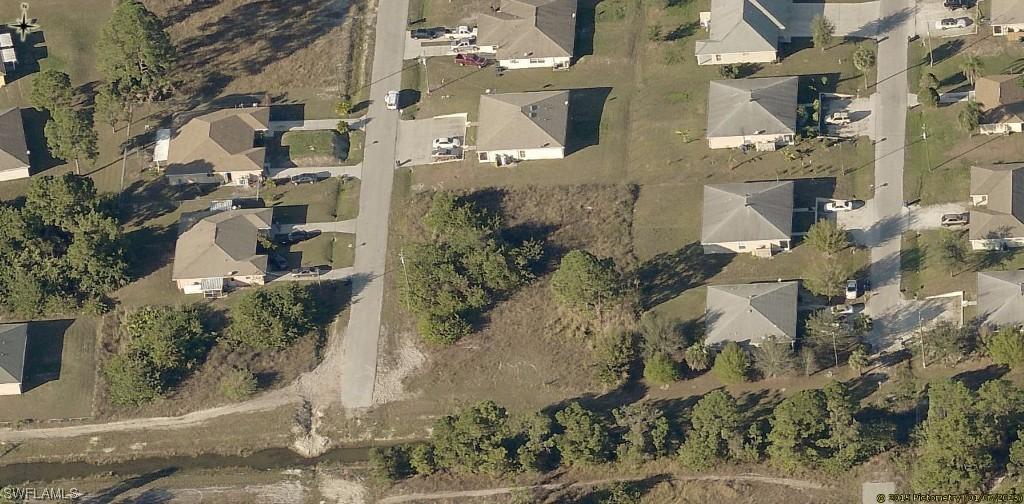 225 Ivan Ave., Lehigh Acres, FL 33973