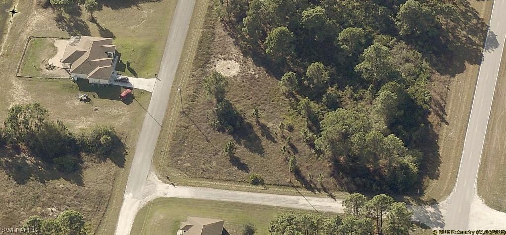 426 Lambda Ave., Lehigh Acres, FL 33974