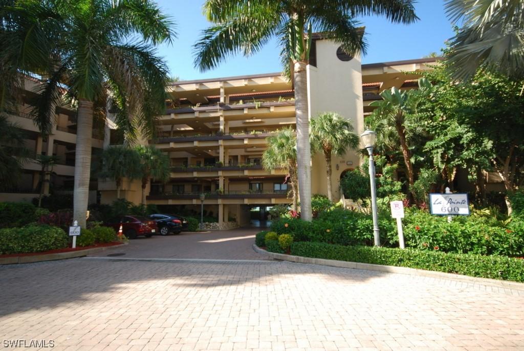 601 La Peninsula Blvd., Naples, FL 34113