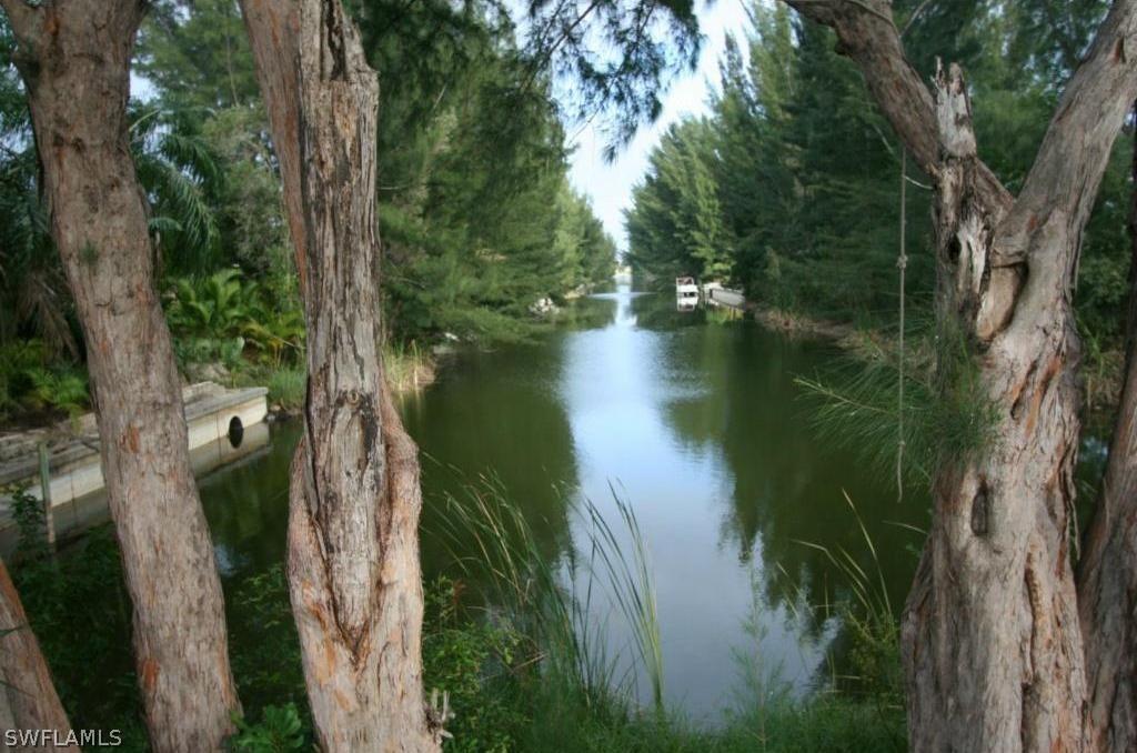 1525 SE Santa Barbara Pl., Cape Coral, FL 33990