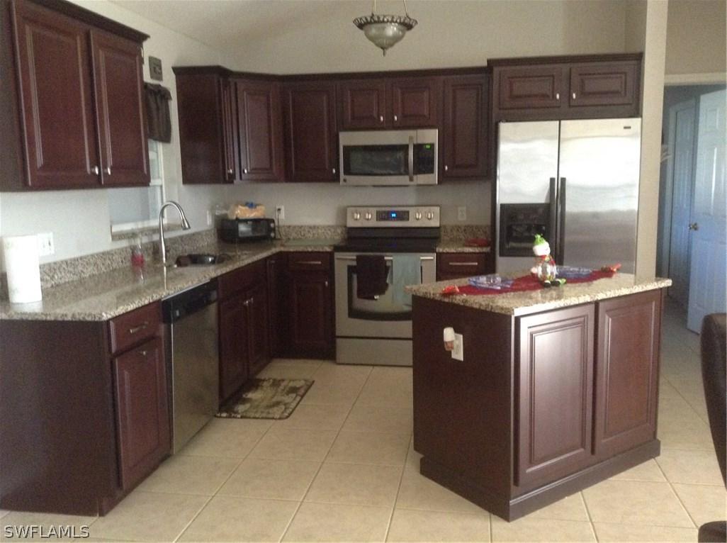 515 SE 25th Ln., Cape Coral, FL 33904