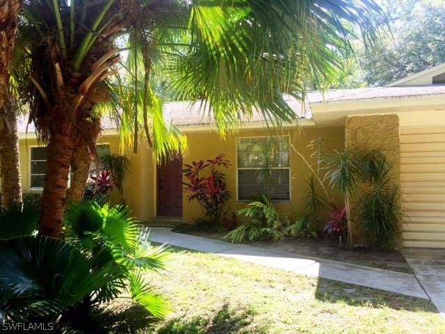 212 Greenwood Ave., Lehigh Acres, FL 33936