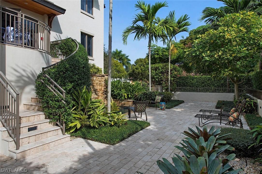 585 10th Ave., Naples, FL 34102