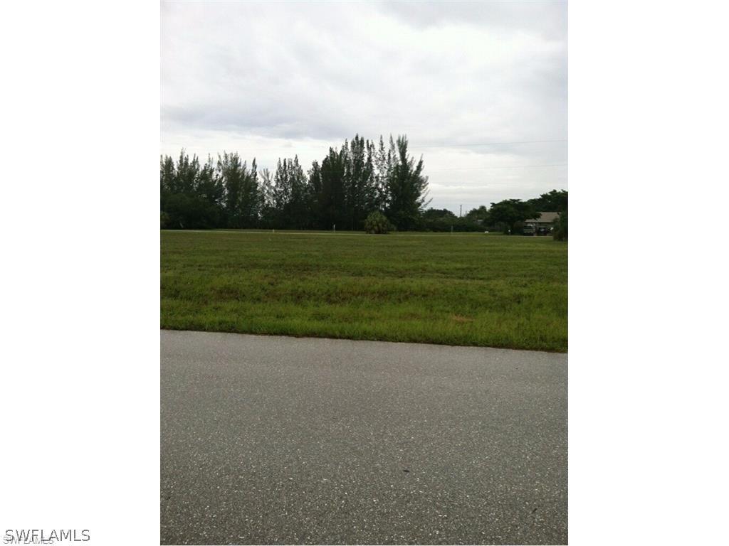 621 SW 13th Ter., Cape Coral, FL 33991