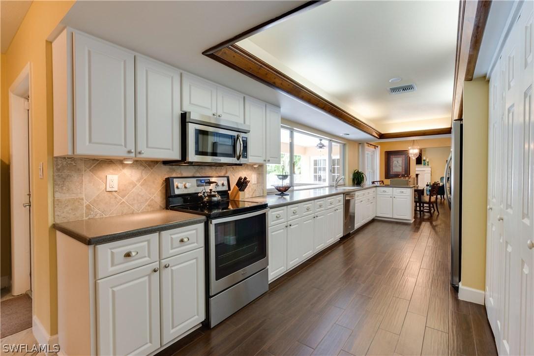 8521 Yorkshire Ln., Fort Myers, FL 33919